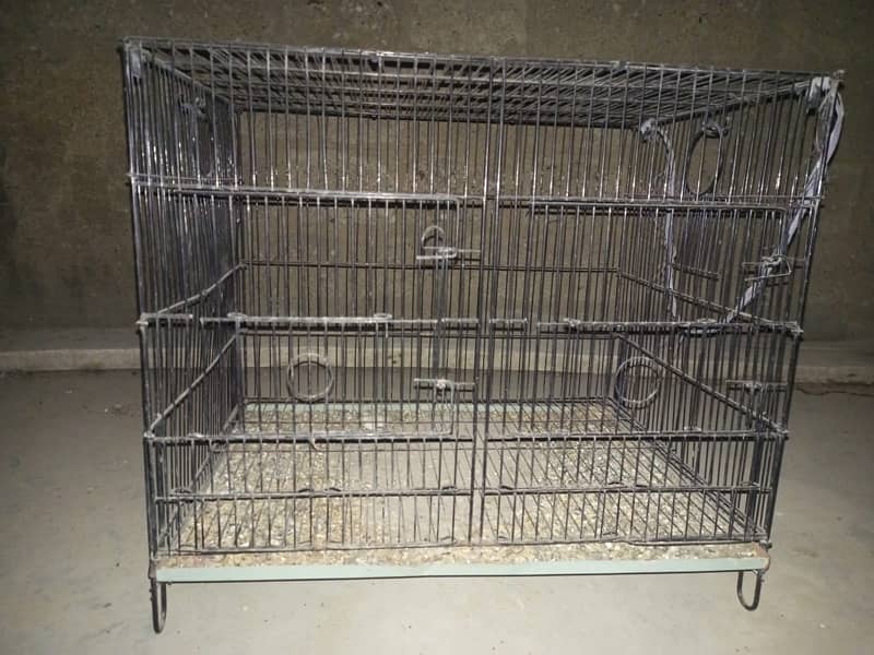 2 partition cage in good condition 2