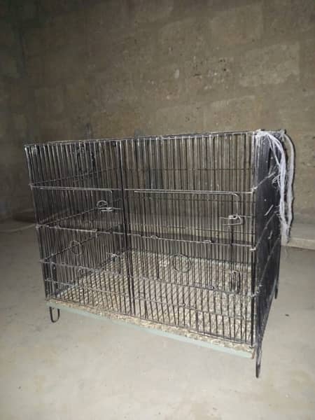 2 partition cage in good condition 3