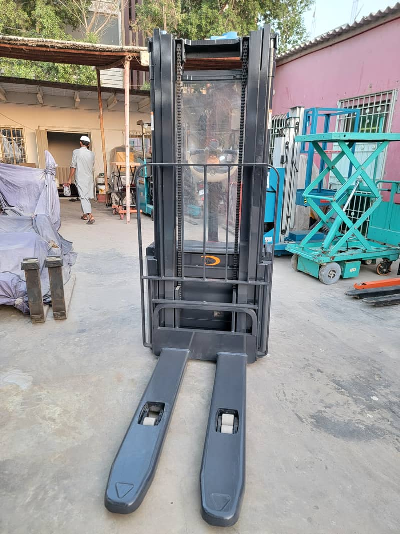 CROWN 1200 Kg Fully Electric Stacker Lifter Forklift for Sale in KHI 2