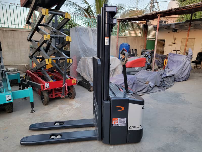 CROWN 1200 Kg Fully Electric Stacker Lifter Forklift for Sale in KHI 5