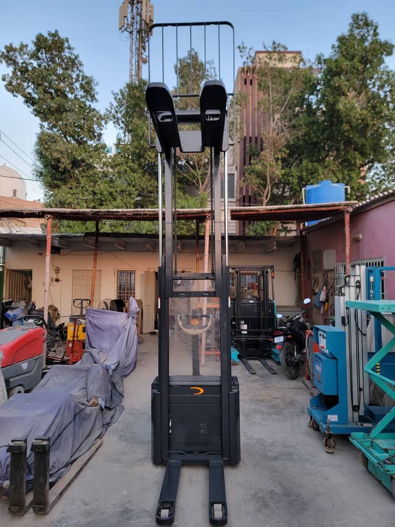 CROWN 1200 Kg Fully Electric Stacker Lifter Forklift for Sale in KHI 11