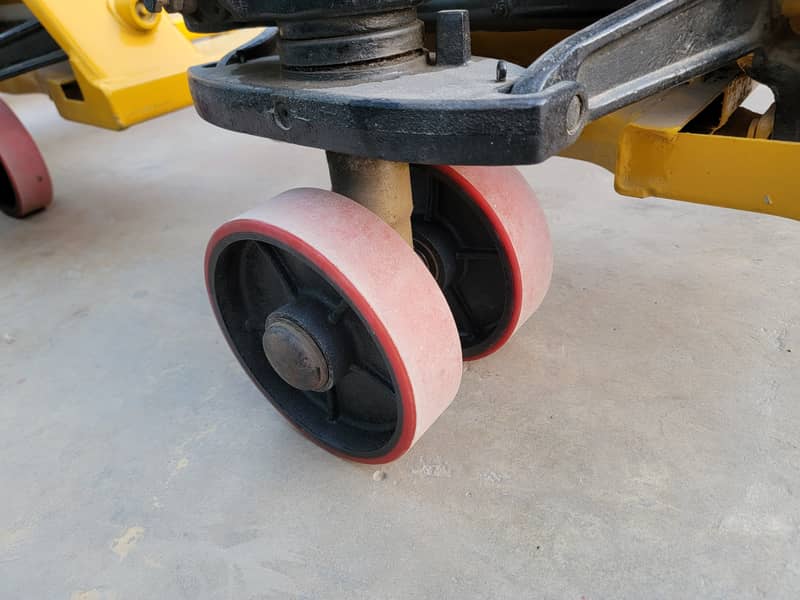 CAT Used / Refurbished Hand Pallet Trucks Lifters Forklifts for Sale 7