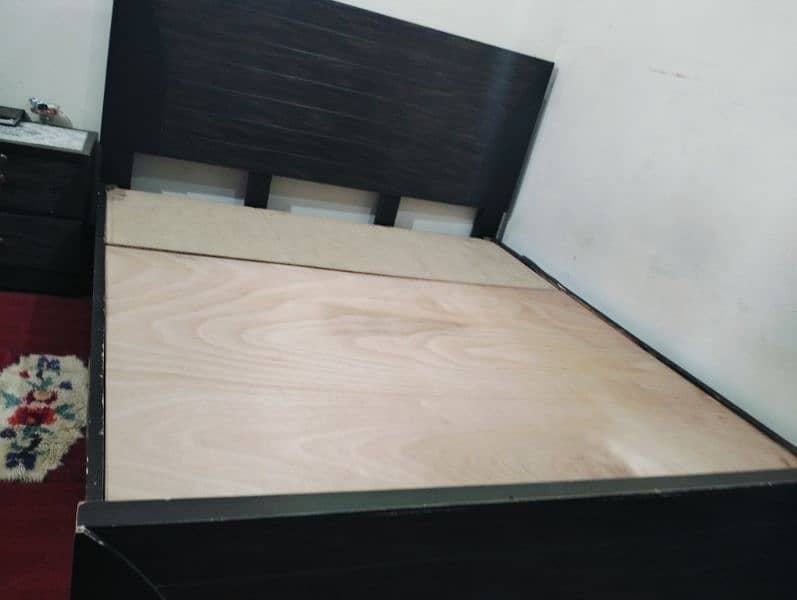 bed and dresing tabel for sale 2