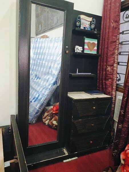 bed and dresing tabel for sale 6
