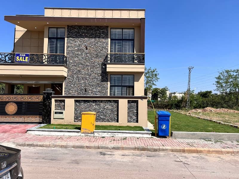 13 Marla Beautiful Designer Semi Corner House For Sale In Phase-8 Bahria Town 3