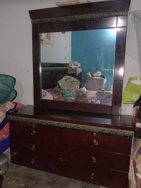 Bed set 2 side table 1 dressing table good condition 1
