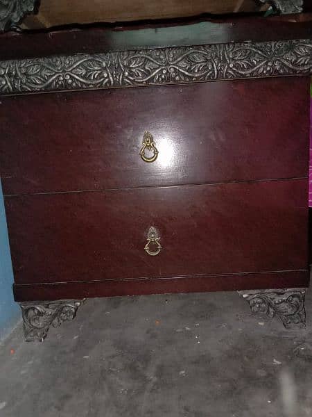 Bed set 2 side table 1 dressing table good condition 5