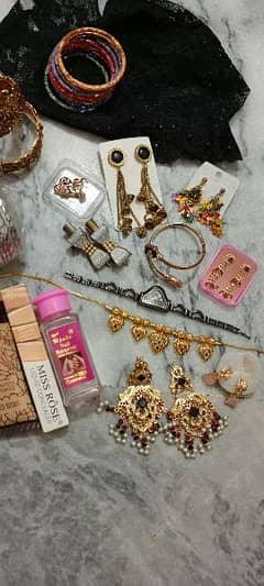 Deal Makeup and Jewellery New and Used 18 items