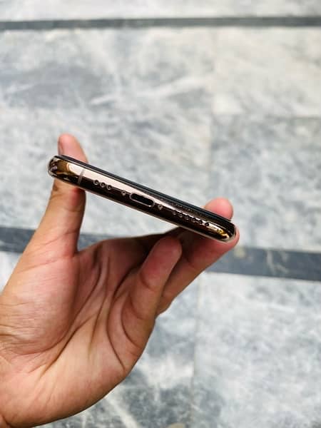 iphone XS PTA APPROVED. 64 GB 13