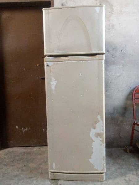 dawlance fridge medium size chill cooling no any fault for sale 4