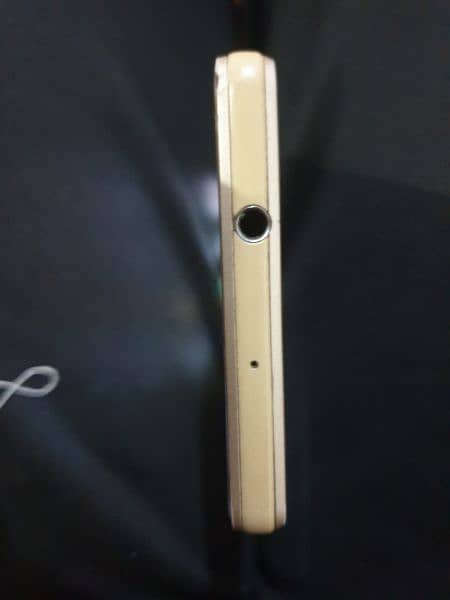 Huawei p 8 fresh condition just one line in screen 2