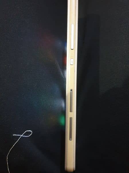 Huawei p 8 fresh condition just one line in screen 9