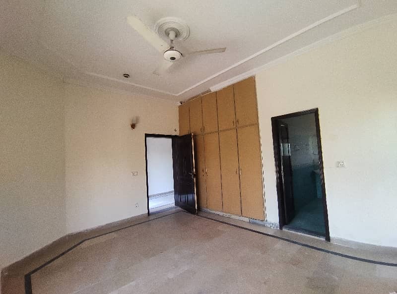 1 Kanal Upper Portion with Seperate Gate & Parking 3 Bed Rooms Tv Lounge, Kitchen Store Room Servant Quarter 9