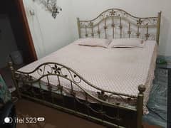 king size iron bed with medicated matress for sale in cheap price 0