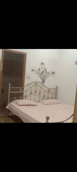 king size iron bed with medicated matress for sale in cheap price 3