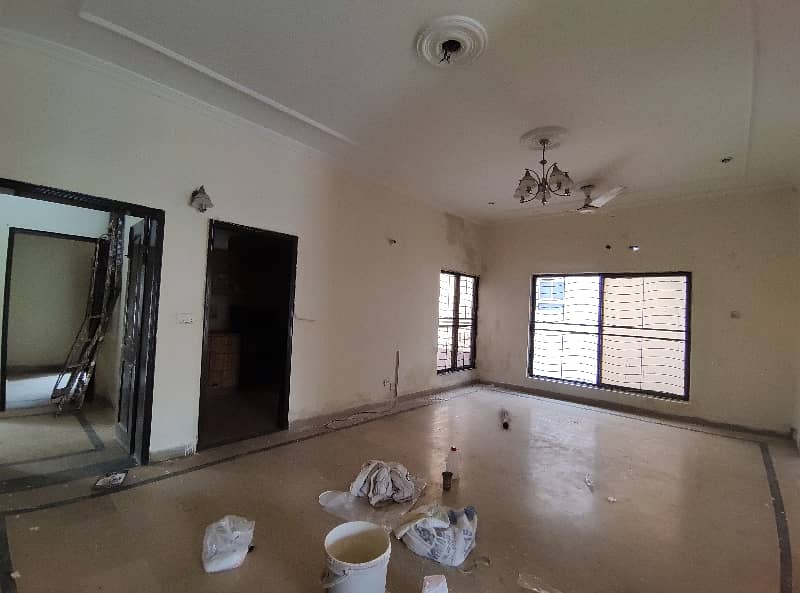 1-Kanal Beautiful Upper Portion With 3-Bed Rooms In Phase-1 DHA 11