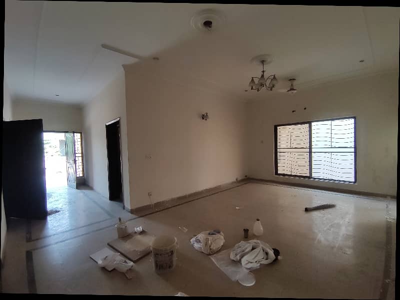1 Kanal Upper Portion with Seperate Gate & Parking 3 Bed Rooms Tv Lounge, Kitchen Store Room Servant Quarter 6