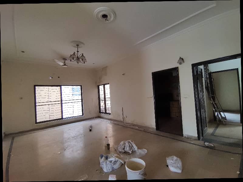 1 Kanal Upper Portion with Seperate Gate & Parking 3 Bed Rooms Tv Lounge, Kitchen Store Room Servant Quarter 2