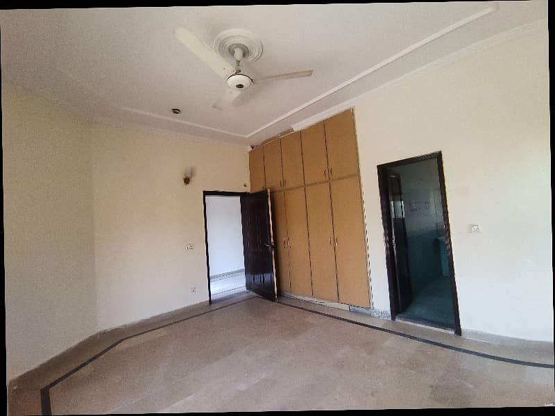 1 Kanal Upper Portion with Seperate Gate & Parking 3 Bed Rooms Tv Lounge, Kitchen Store Room Servant Quarter 5