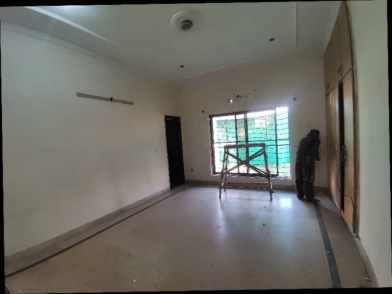 1 Kanal Upper Portion with Seperate Gate & Parking 3 Bed Rooms Tv Lounge, Kitchen Store Room Servant Quarter 12