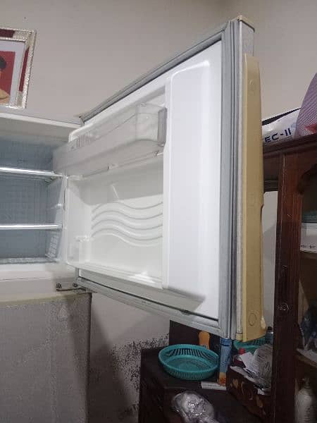 Dawlance fridge for sale 13