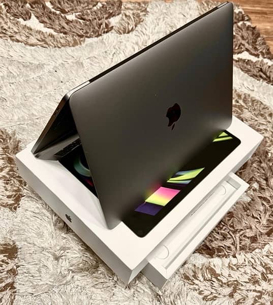 Macbook Pro M2 13.6 inch 2