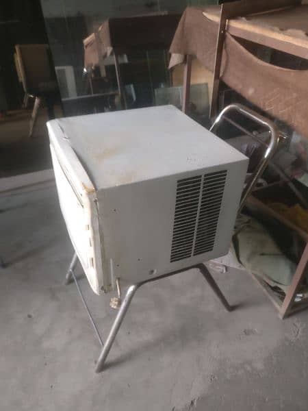 window ac 0.75 ton(220v) . made in Japan 1