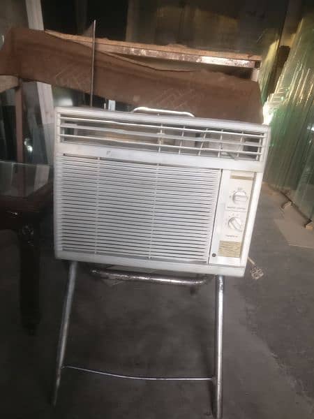 window ac 0.75 ton(220v) . made in Japan 2