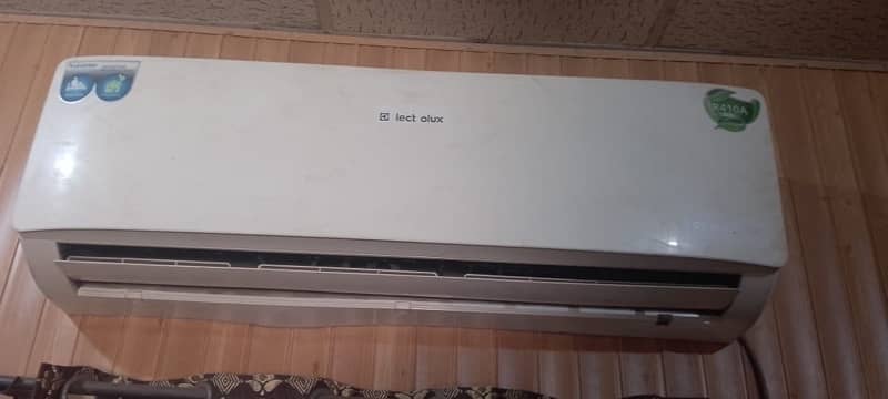Electrolux DC inverter 1.5 ton in new condition 0