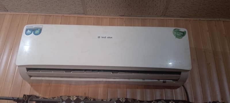 Electrolux DC inverter 1.5 ton in new condition 1
