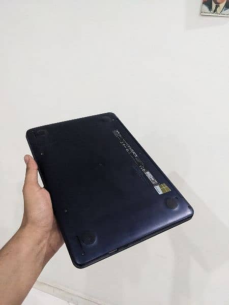 Asus Chromebook e200h 3