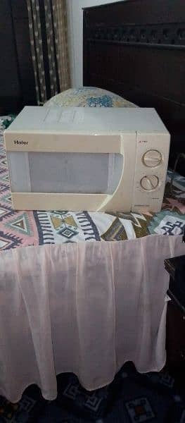 White color oven in good condition 1