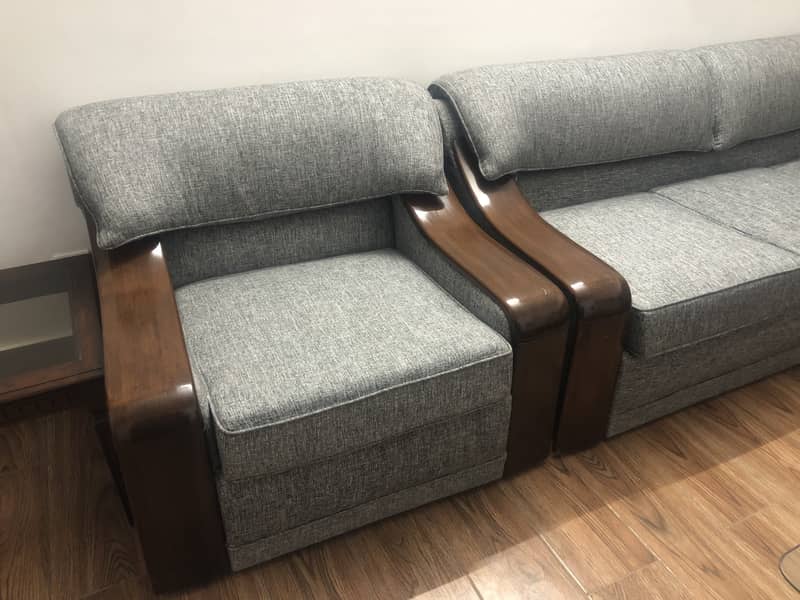 Newly Polished 5 Seater Grey Sofa Set for Sale 2