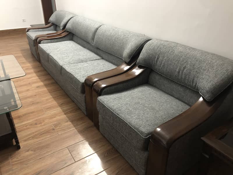 Newly Polished 5 Seater Grey Sofa Set for Sale 3