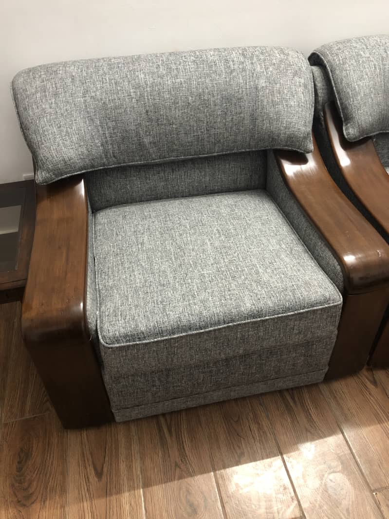 Newly Polished 5 Seater Grey Sofa Set for Sale 5