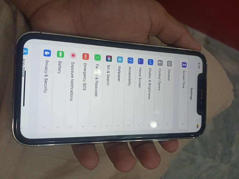 I phone XR non pta 64 GB 84 health 10 by 10 convert to 15 pro 5
