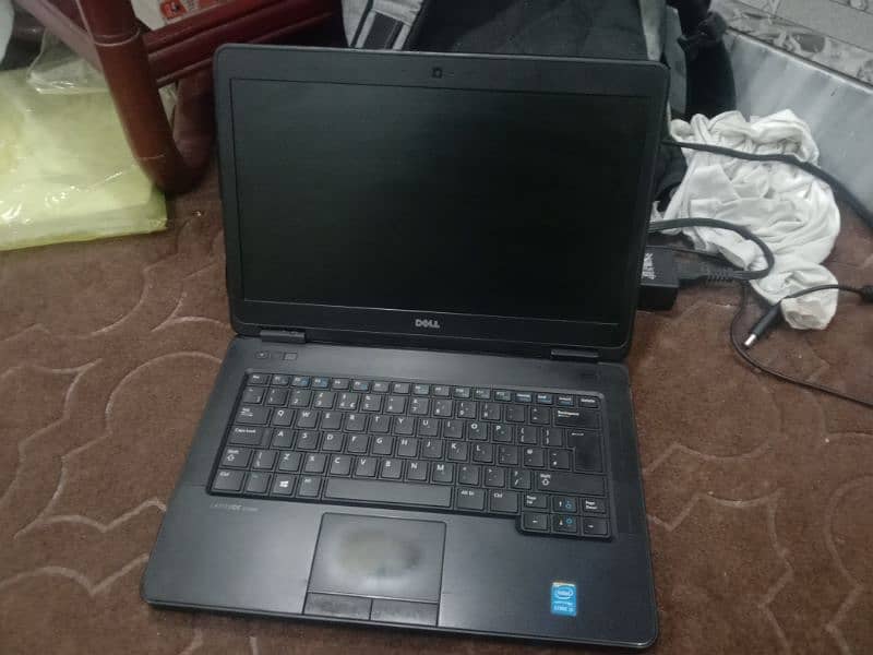 Dell laptop latitude E5440 use this number 03037787864 1