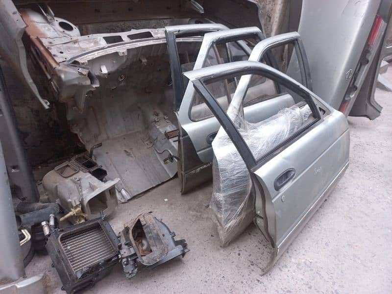 Nissan sunny body and machinal parts 10