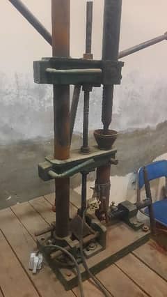 Hand molding machine (3 Number) in Working condition 0