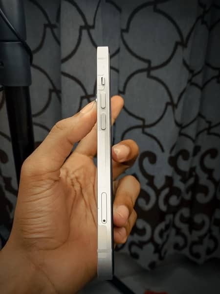 iPhone 13 - 128 GB - Non PTA - Battery Health 87% - White Colour 2
