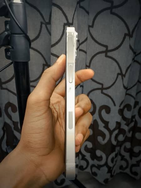 iPhone 13 - 128 GB - Non PTA - Battery Health 87% - White Colour 3