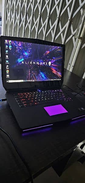 Dell Alienware 18" Gaming Laptop 0