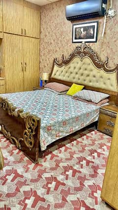 king size bed urgent for sale. .