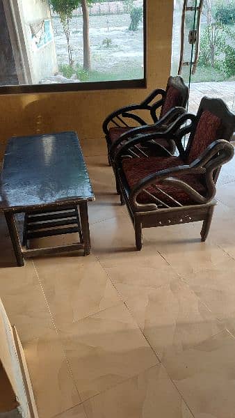 Sofa with complete set and chairs 3