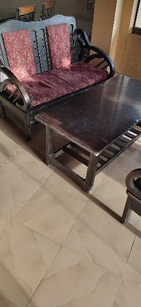 Sofa with complete set and chairs 6