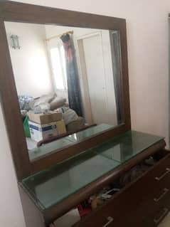 dressing table in good condition