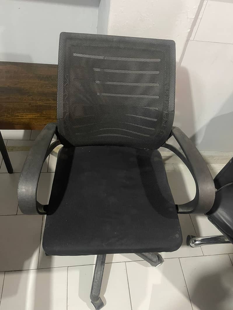 4 Computer chairs for sale maintenance required. 1