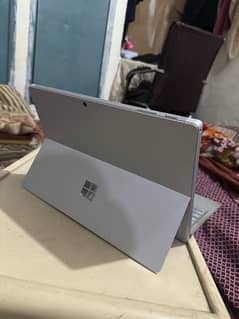 Microsoft surface pro 4 Ram 8G , 256GB 10/10 with charger