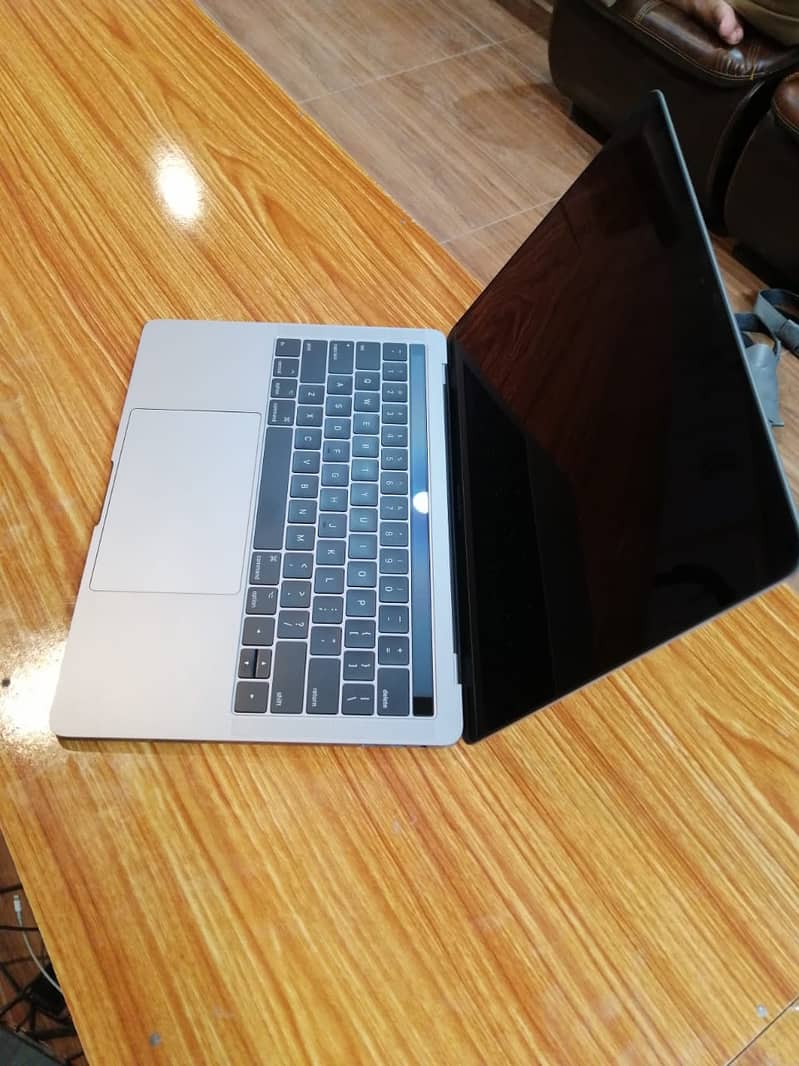 Macbook Pro 2019 i7-1TB SSD 4