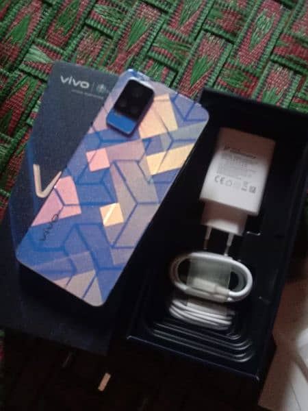 vivo v21e With complete box 3
